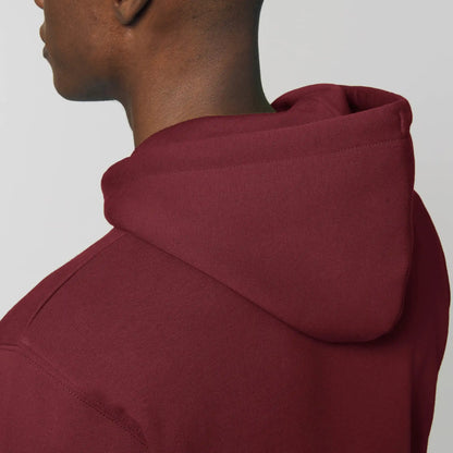 hoodie rood met koffie opdruk en brilliant brew quote op rug. Productafbeelding close-up.