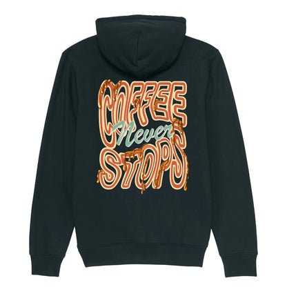 Hoodie zwart met koffie print en tekst Coffee Never Stops op achterkant.